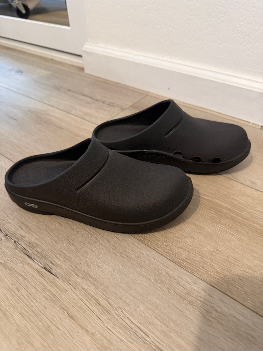 OOFOS Slip-On Clog (Black)